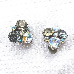 Vintage Weiss Periwinkle Blue Aurora Borealis Rhinestone Clip-on Earrings